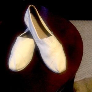 TOMS cream canvas casuals